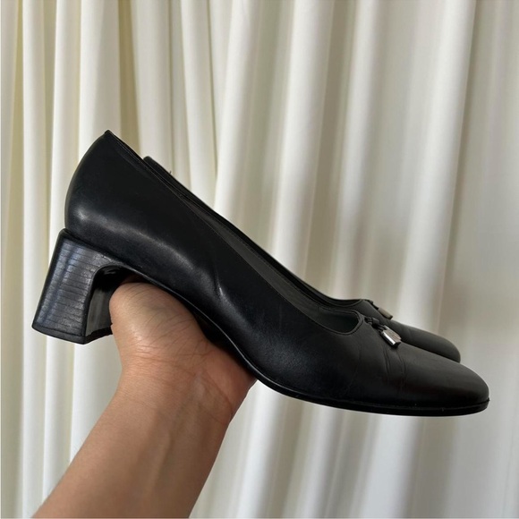 Vintage Etienne Aigner Kidman Leather block Heel Pumps size 8M. - Picture 2 of 8